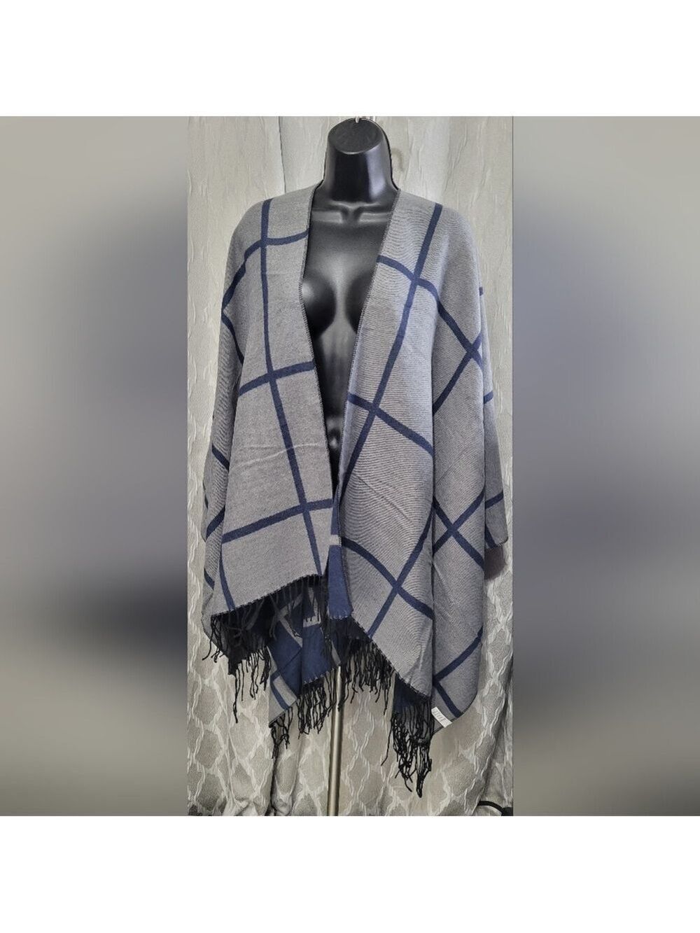 Kollie More | Reversible Shawl | Versatile Wrap | Gray & Navy Blue - Picture 4 of 6
